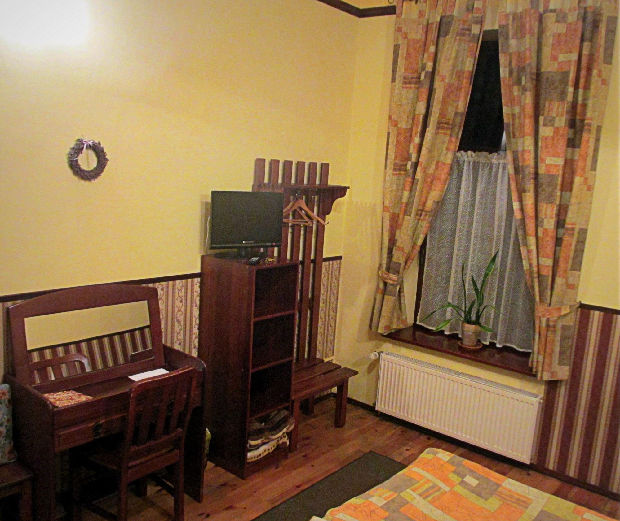 Globtroter Guest House Krakow Bagian luar foto