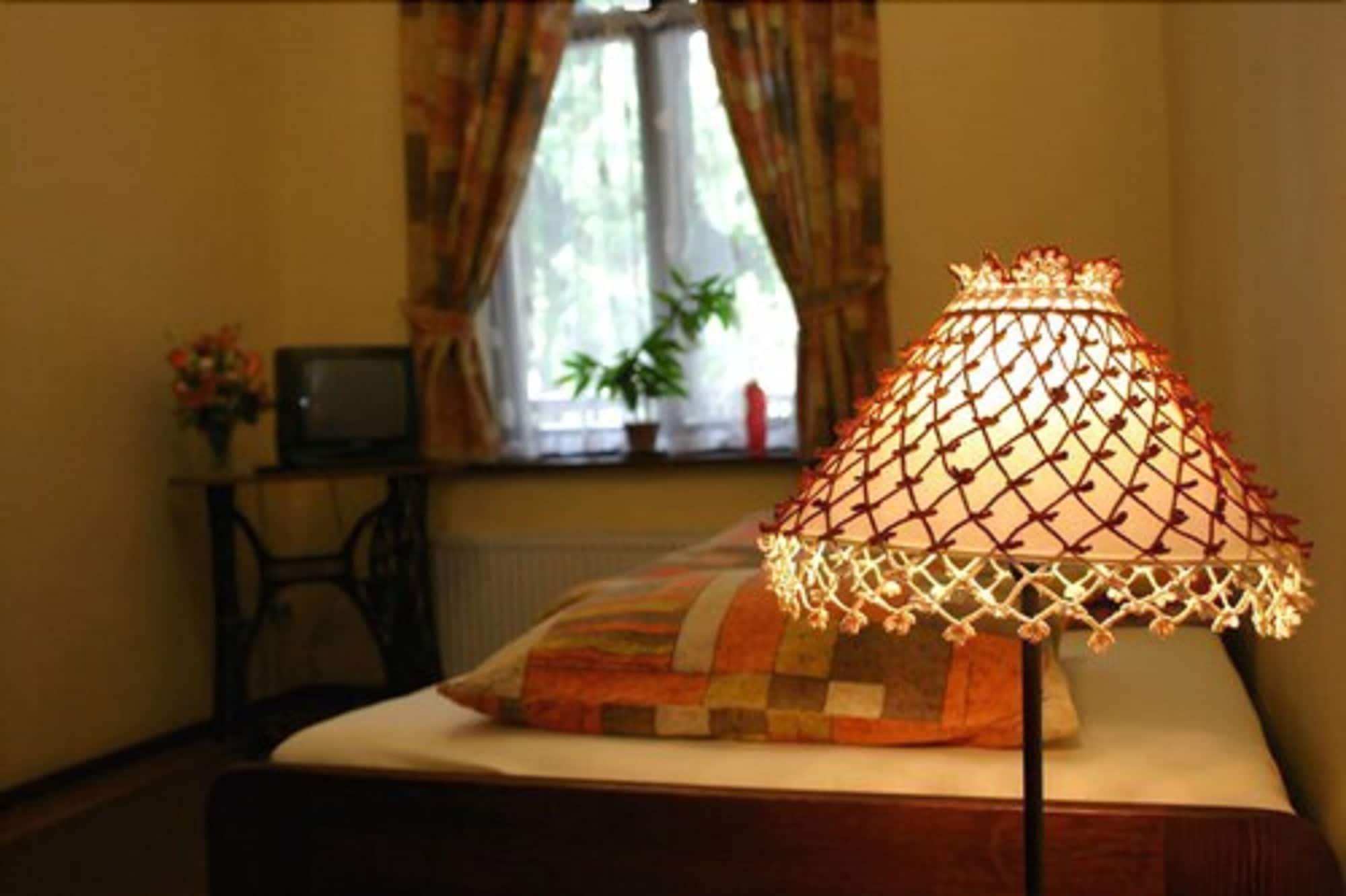 Globtroter Guest House Krakow Bagian luar foto