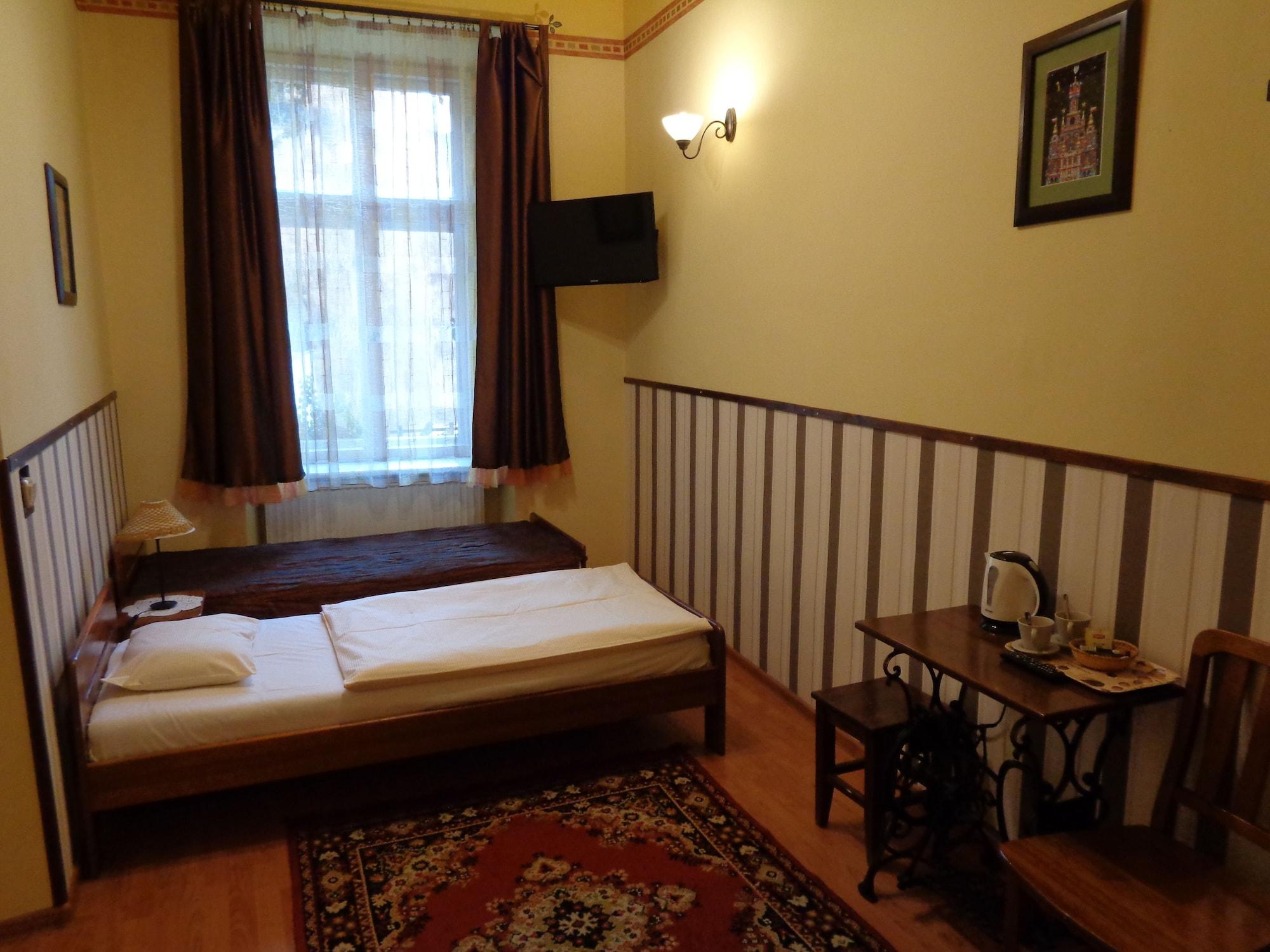 Globtroter Guest House Krakow Bagian luar foto