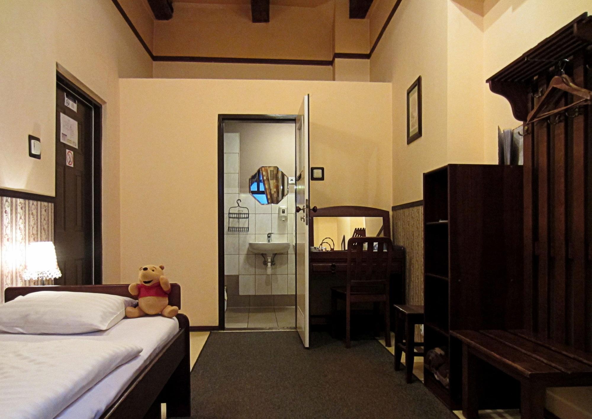 Globtroter Guest House Krakow Bagian luar foto