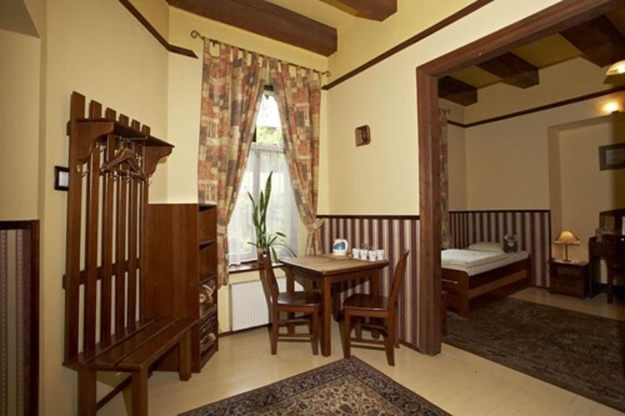 Globtroter Guest House Krakow Bagian luar foto