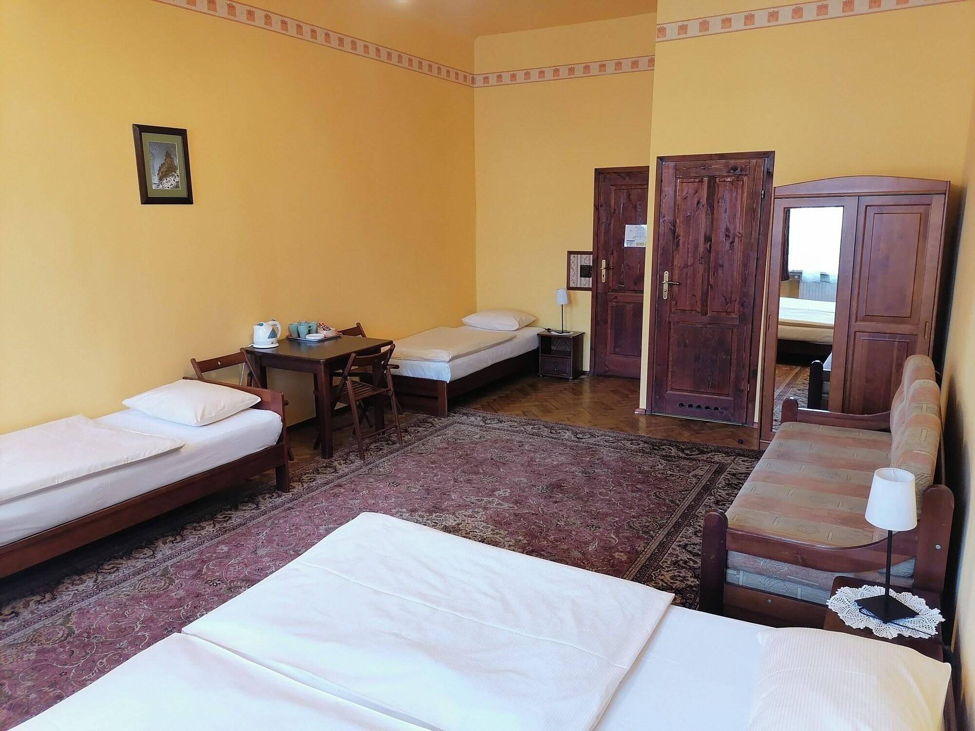 Globtroter Guest House Krakow Bagian luar foto