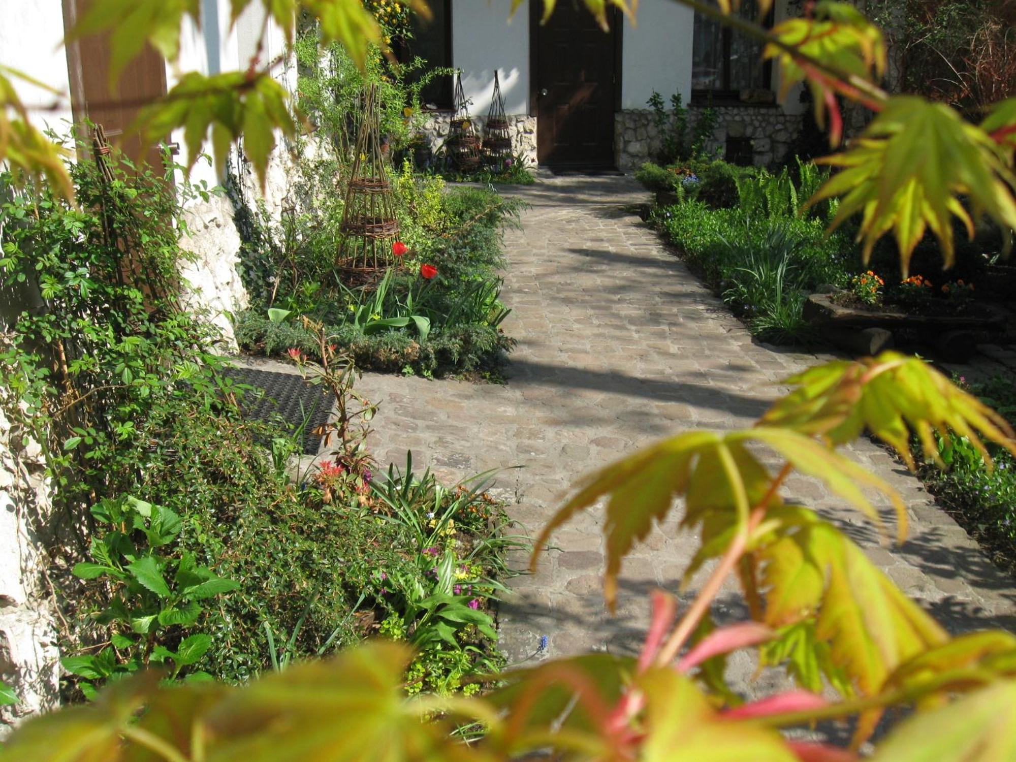 Globtroter Guest House Krakow Bagian luar foto